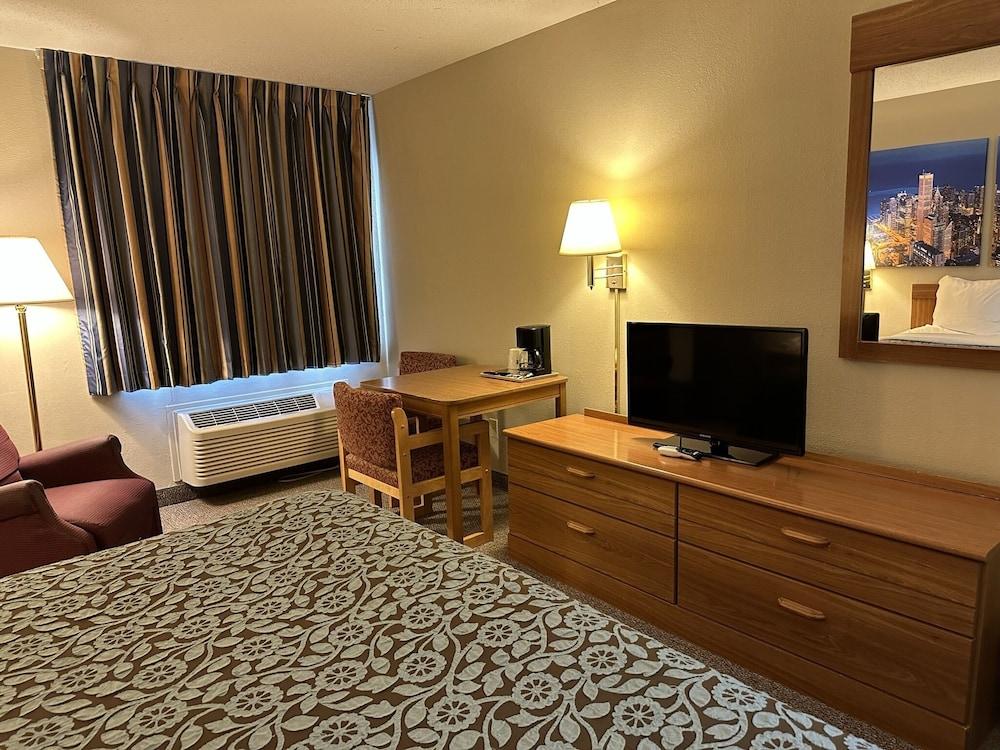 Econo Lodge El Paso, IL photo 5