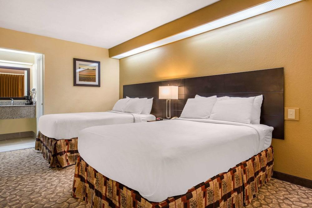 Ramada by Wyndham Santee I-95 photo 26