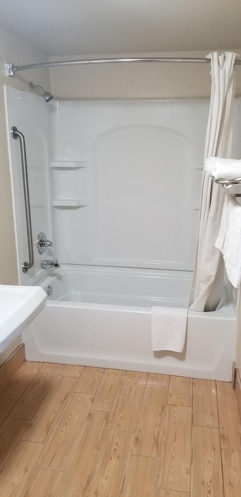 Mayfair Inn Ontario Airport photo 6