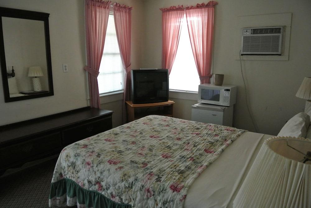 RoseWood Inn photo 13