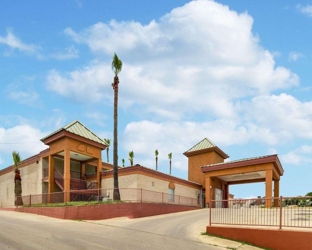 Econo Lodge Inn & Suites Eagle Pass photo 17