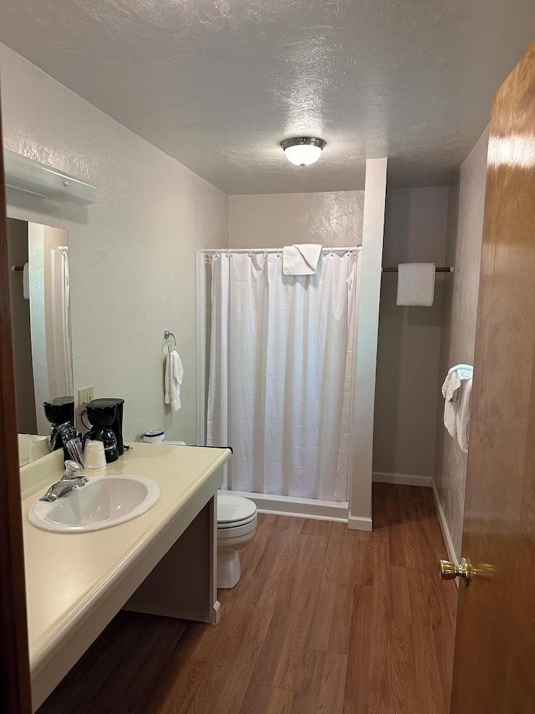 Lee Vining Motel photo 62