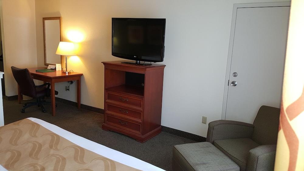 Quality Inn & Suites Conference Center photo 9
