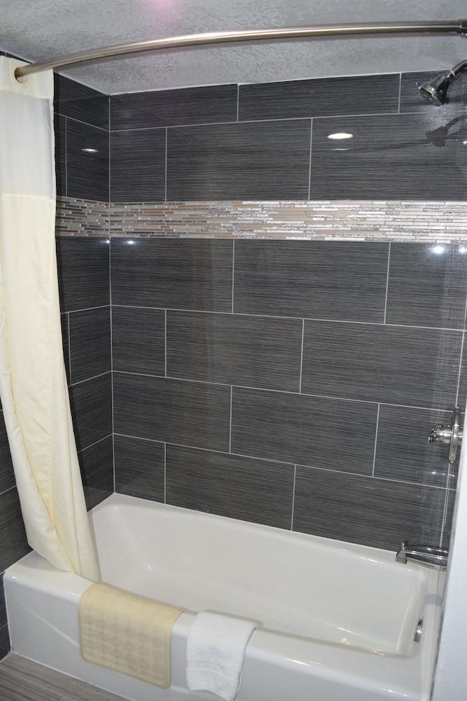 Budget Inn La Puente photo 52
