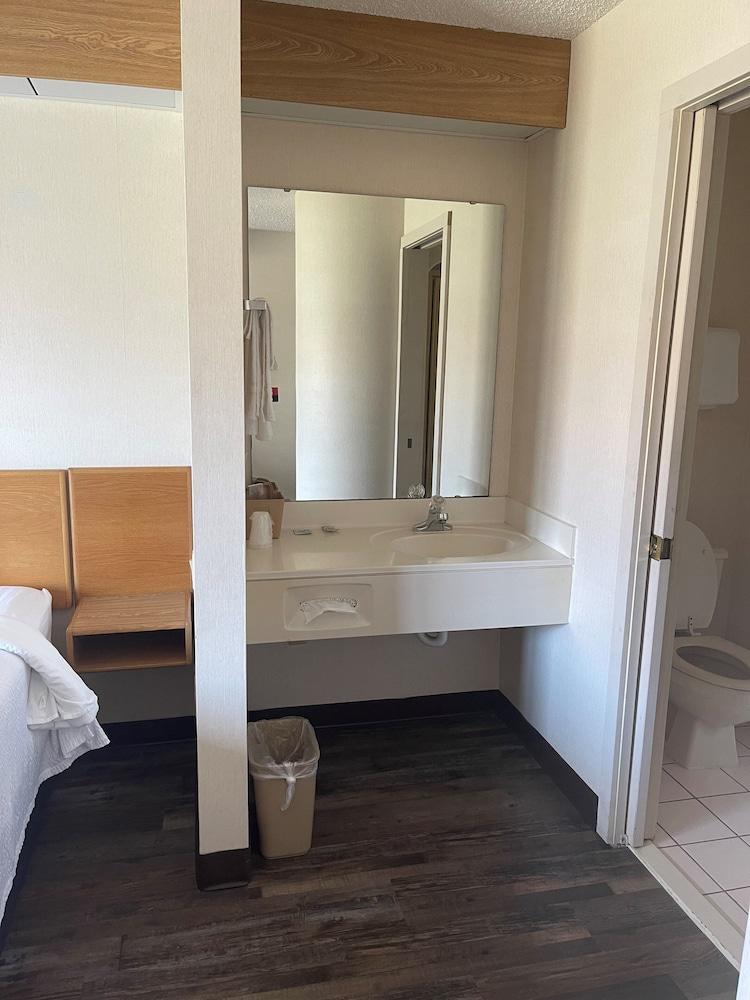 Red Roof Inn Branson photo 24