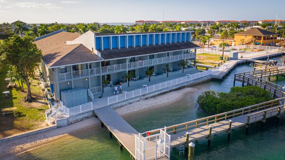 Dockside Inn & Resort photo 55