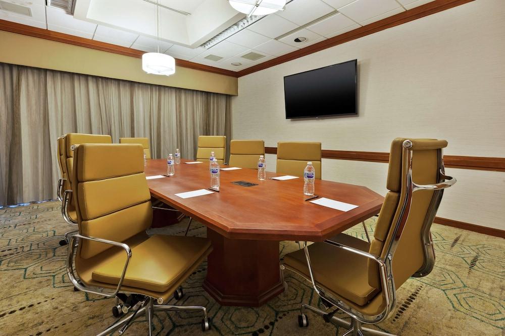 Hotel Auburn Hills photo 30