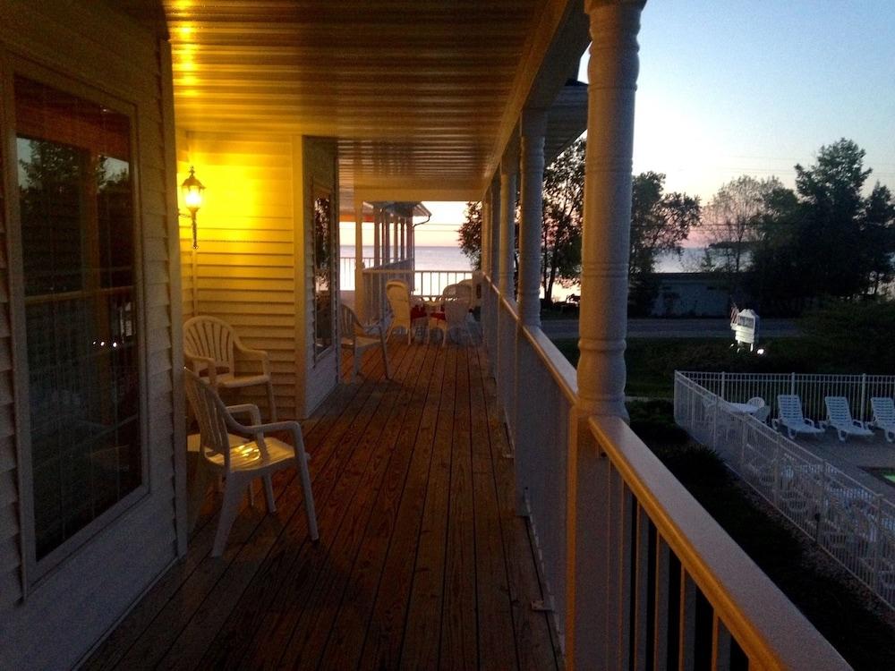Bay Breeze Resort photo 100