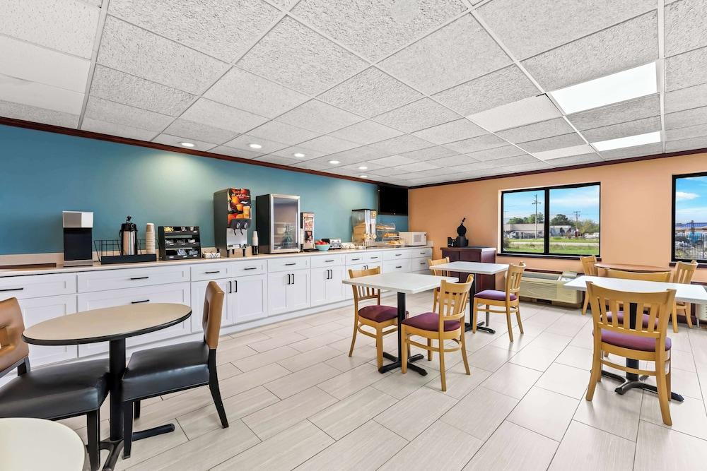 Americas Best Value Inn McMinnville photo 23