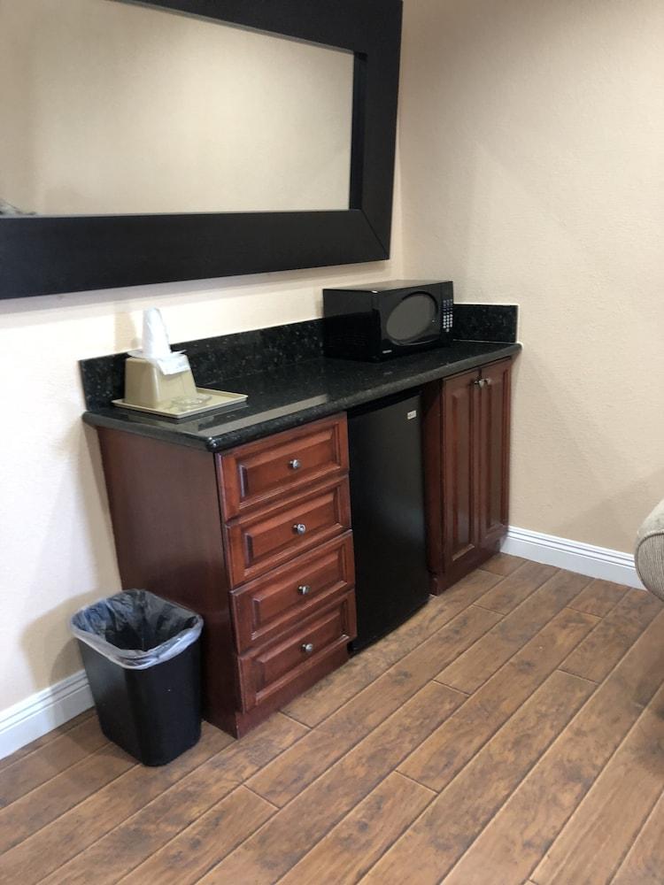 Travelers Inn photo 6