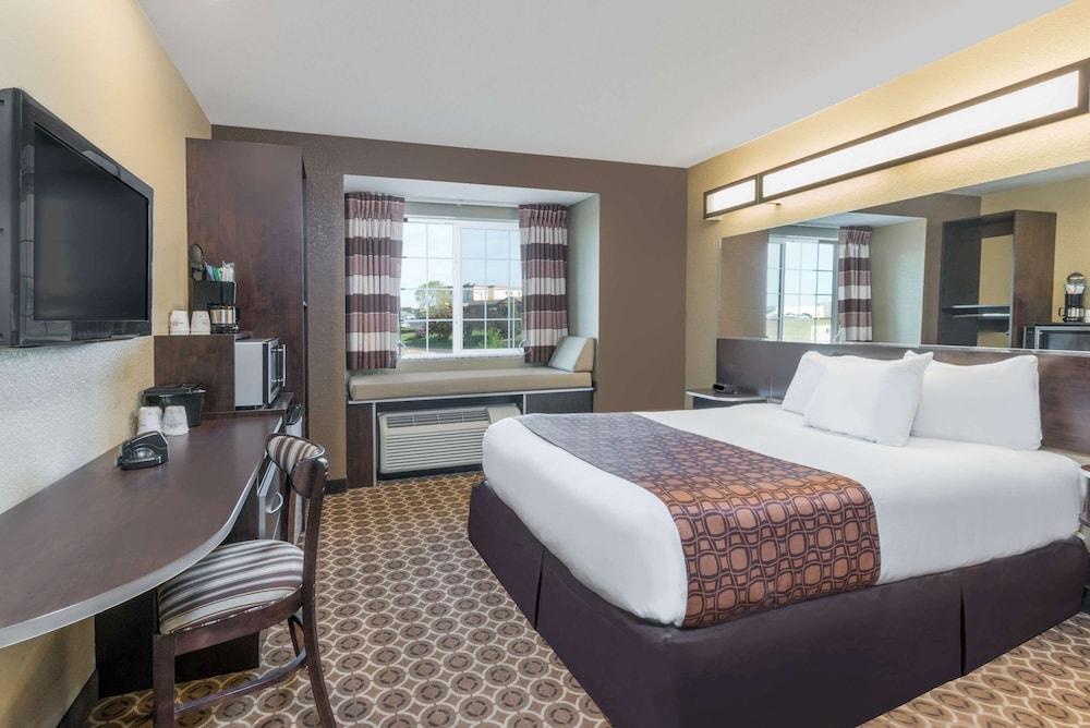 Microtel Inn & Suites by Wyndham Dickinson photo 16