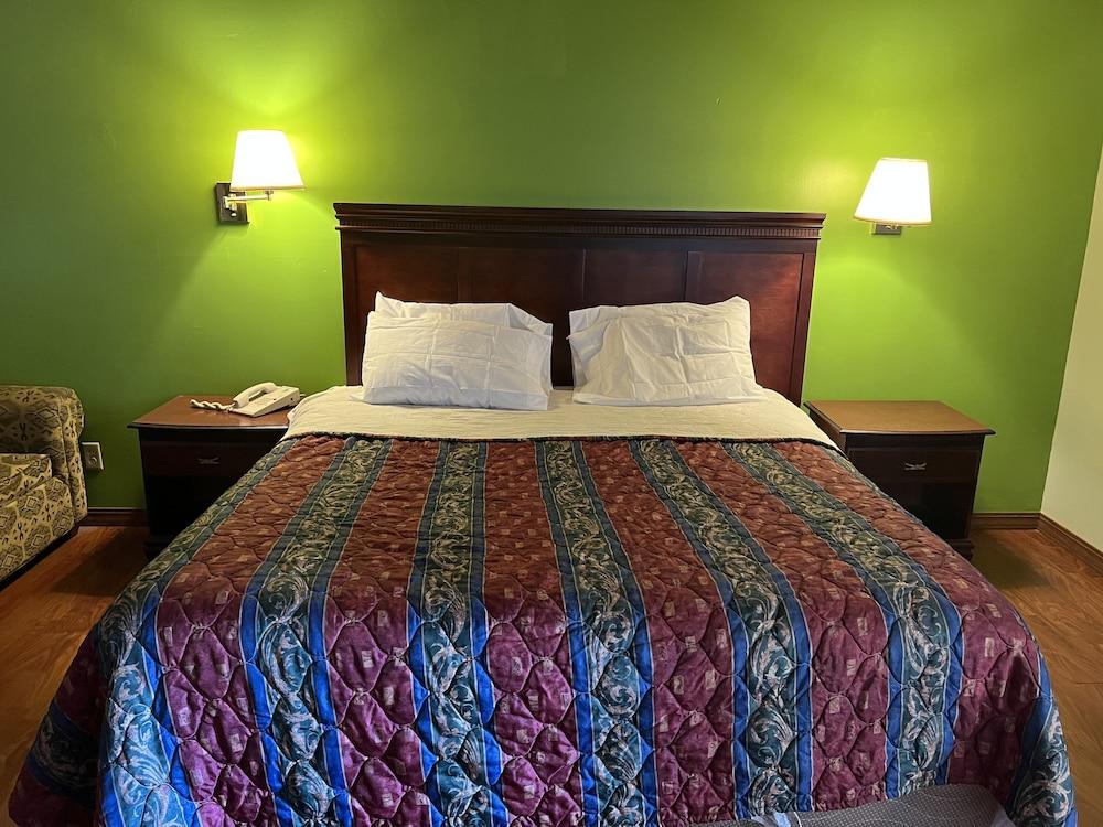 Town & Country Motel photo 15