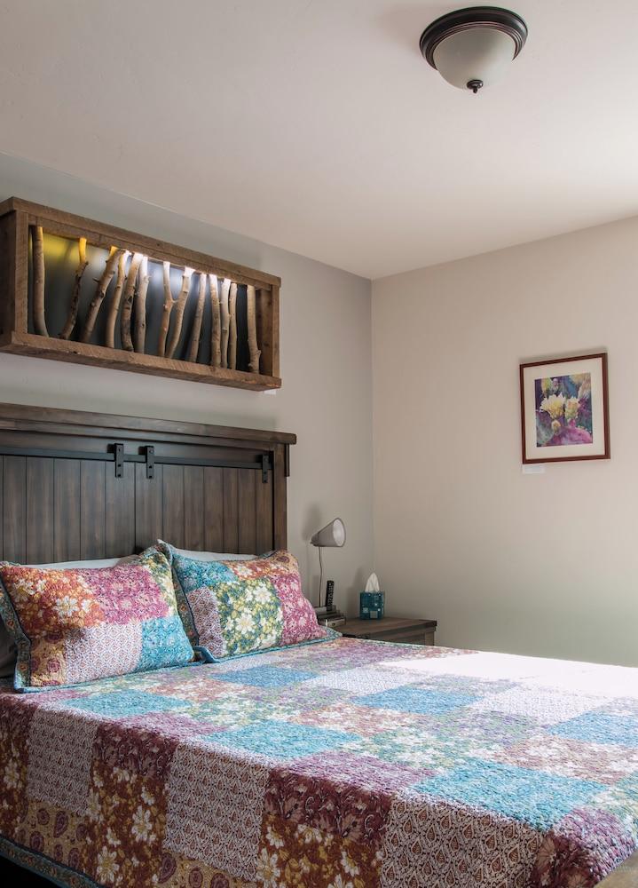 Clear Creek Inn photo 17