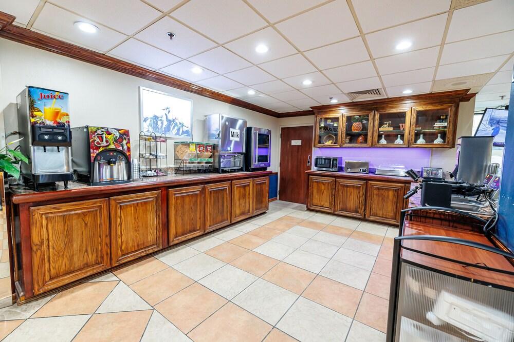 New Victorian Inn & Suites photo 25