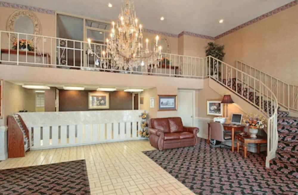 Days Inn by Wyndham West Memphis photo 12