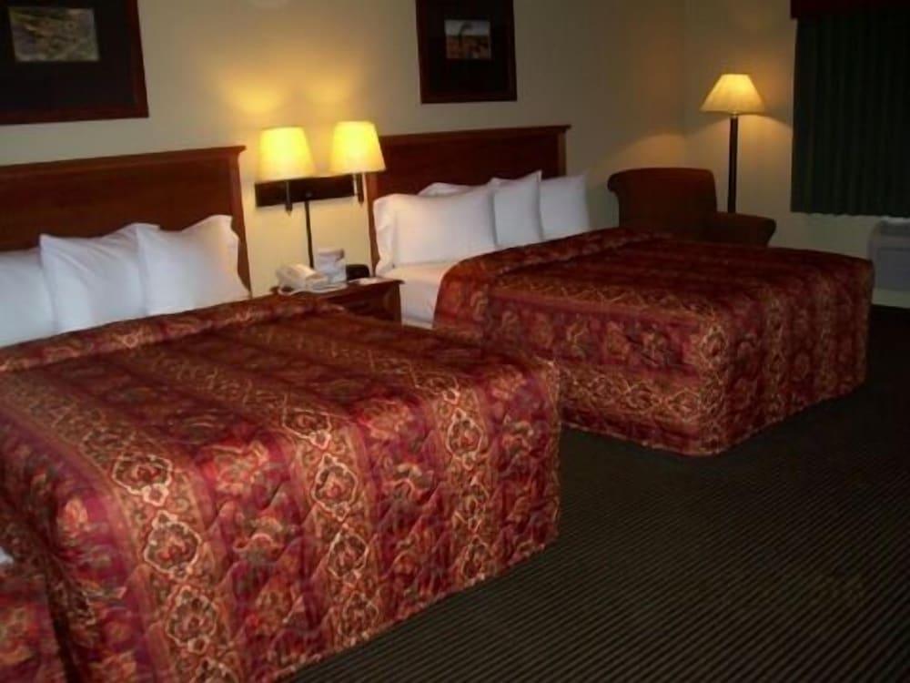 Borger Ambassador Inn photo 5