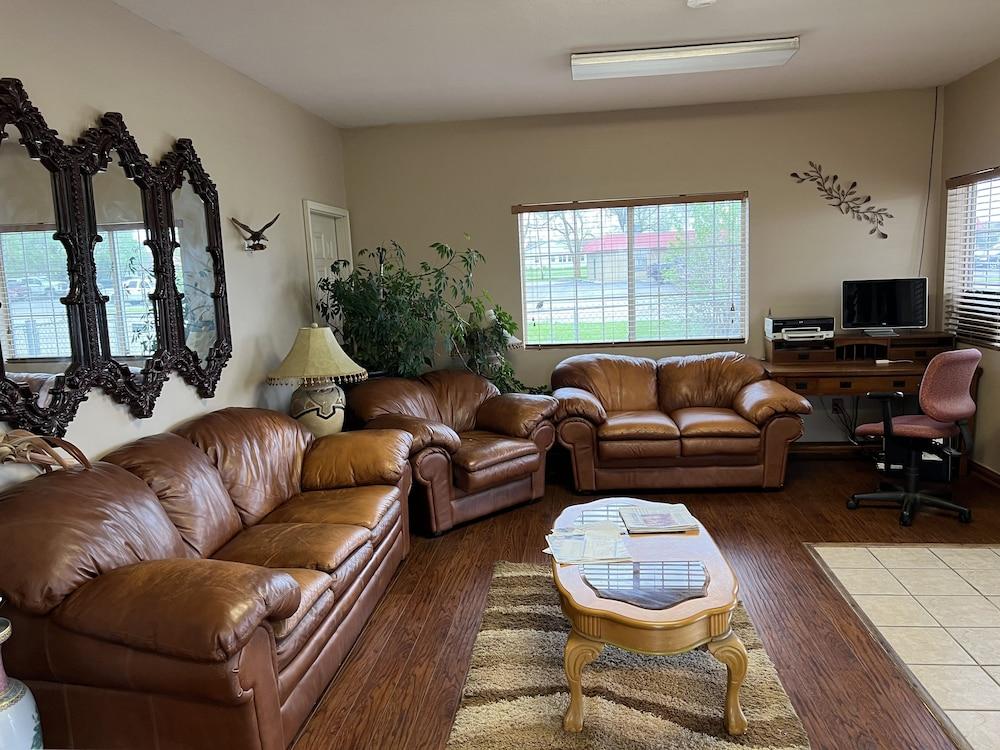 Town & Country Motel photo 16