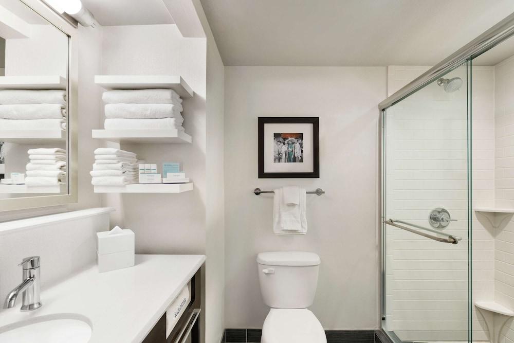 Hampton Inn New Orleans-St. Charles Ave./Garden District photo 11