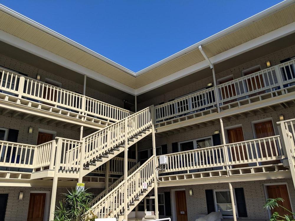 Crystal Sands Motel photo 48