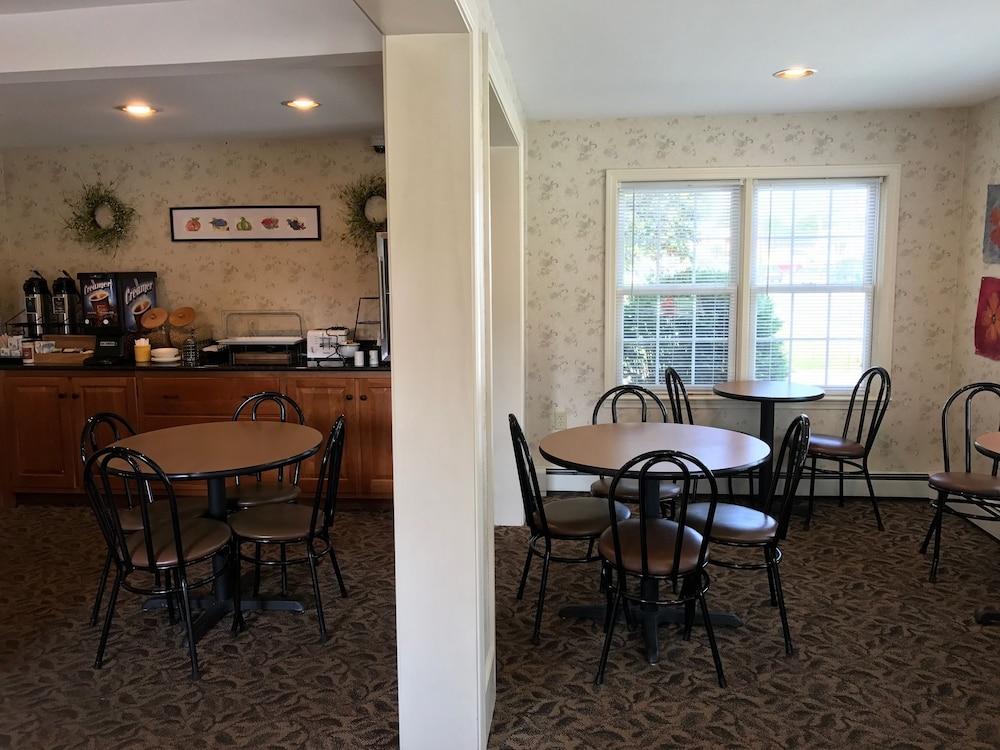 The Towne Motel photo 74