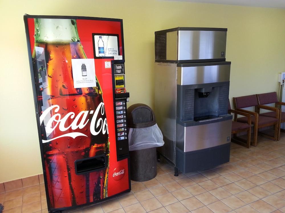 Regency Inn photo 27