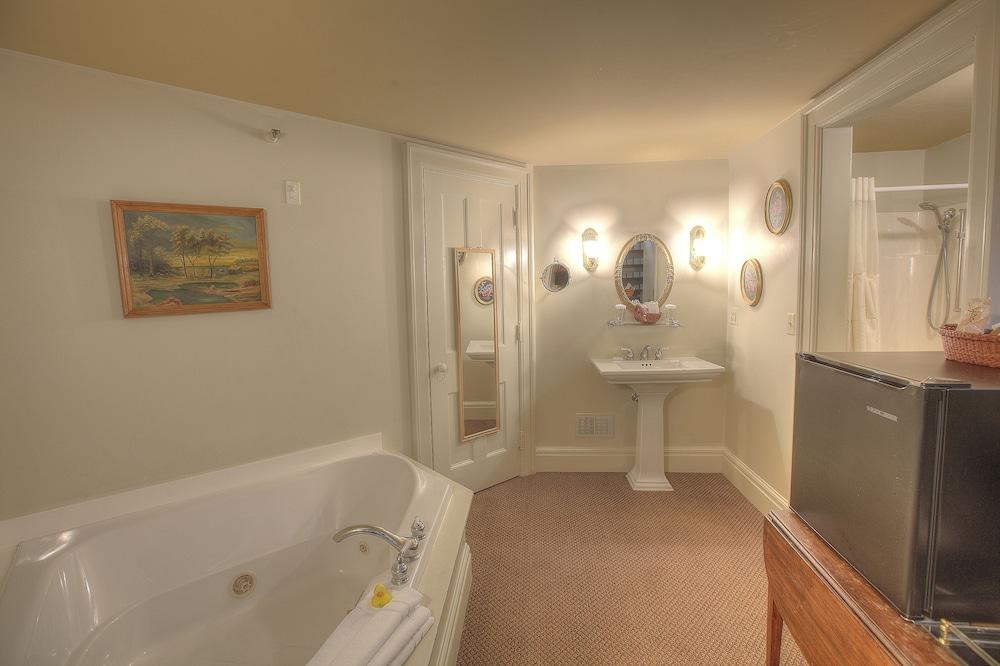 White Springs Manor a Belhurst Property photo 96