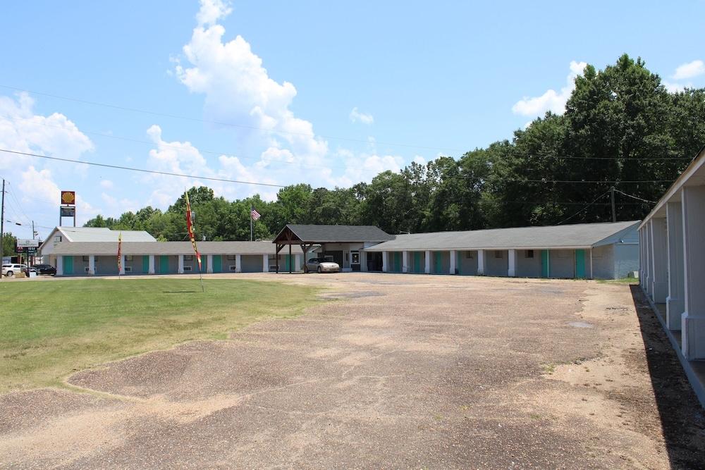 Grand Motel Inn and Suites of Reform  AL photo 1