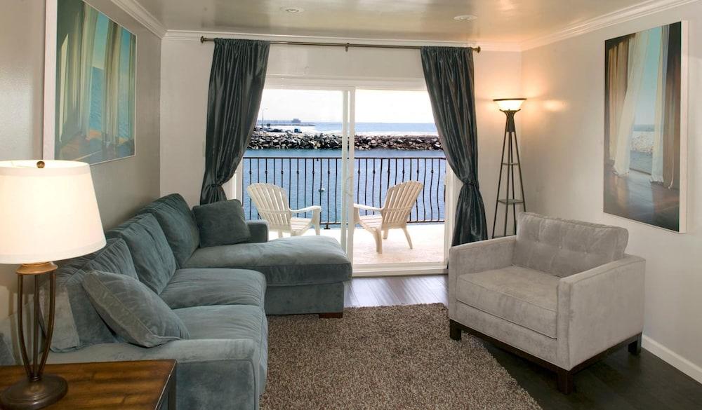 Oceanside Marina Suites photo 19