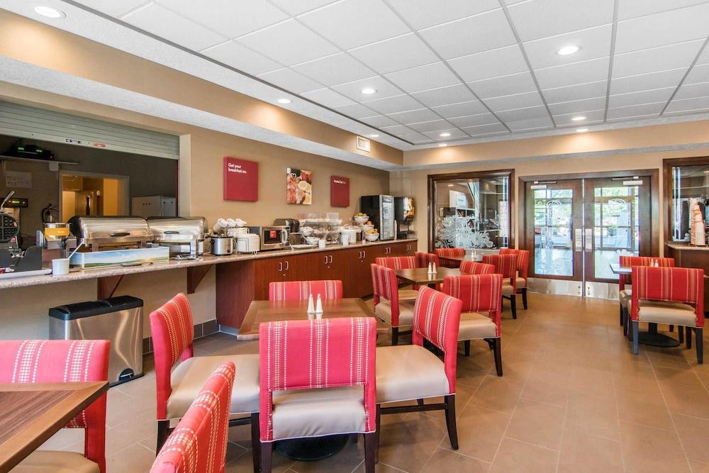 Comfort Suites Linn County photo 22