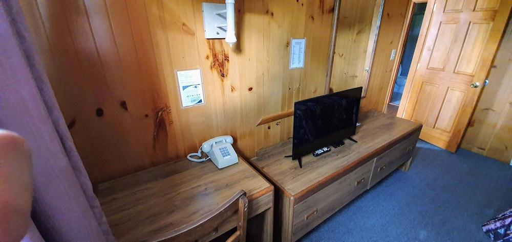 Red Ranch Motel photo 8