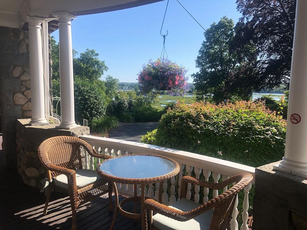 Castle Manor Inn photo 23