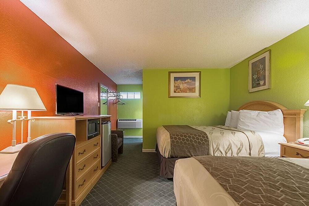 Highway Inn photo 18