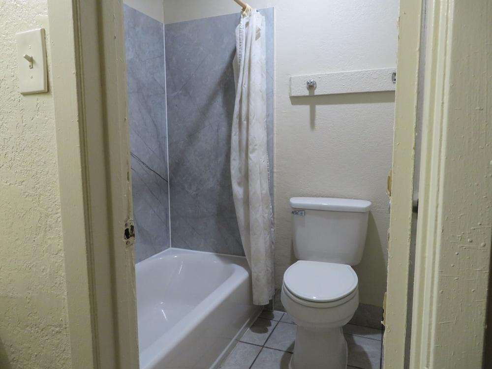 Travel Inn Motel photo 11