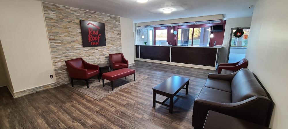 Red Roof Inn LaGrange photo 4