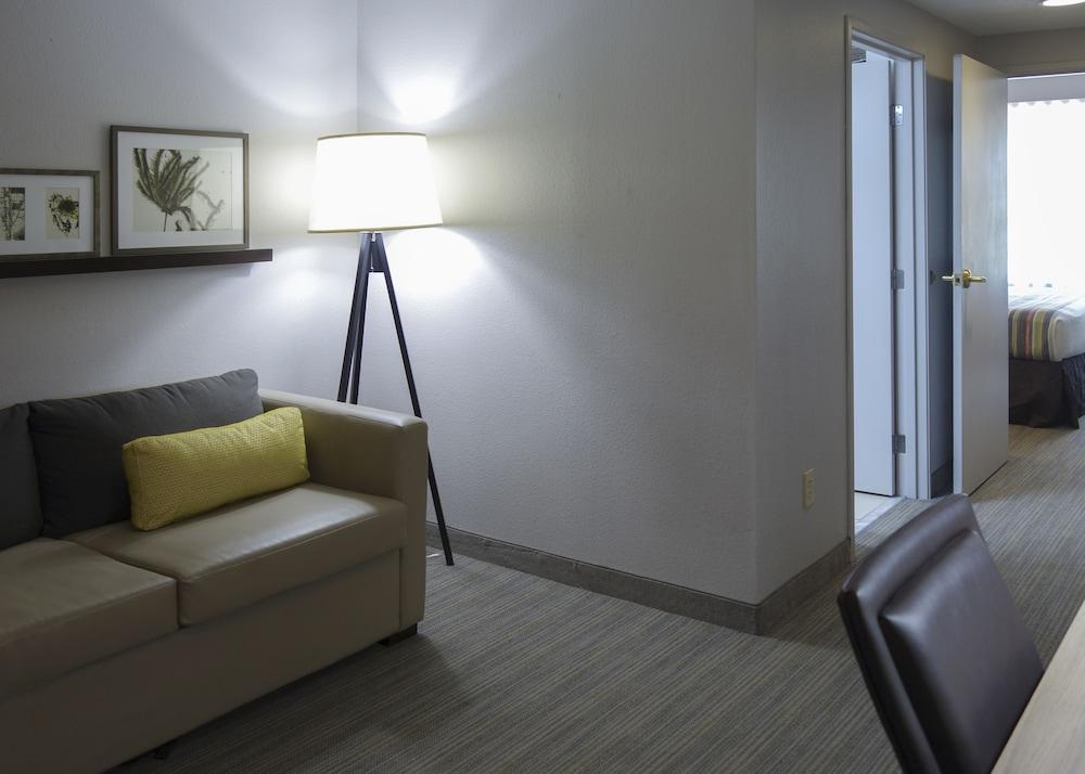 Country Inn & Suites by Radisson, Washington, D.C. East - Capitol Heights, MD photo 15