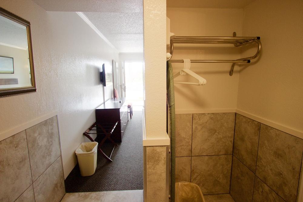 At Home Inn & Suites photo 10