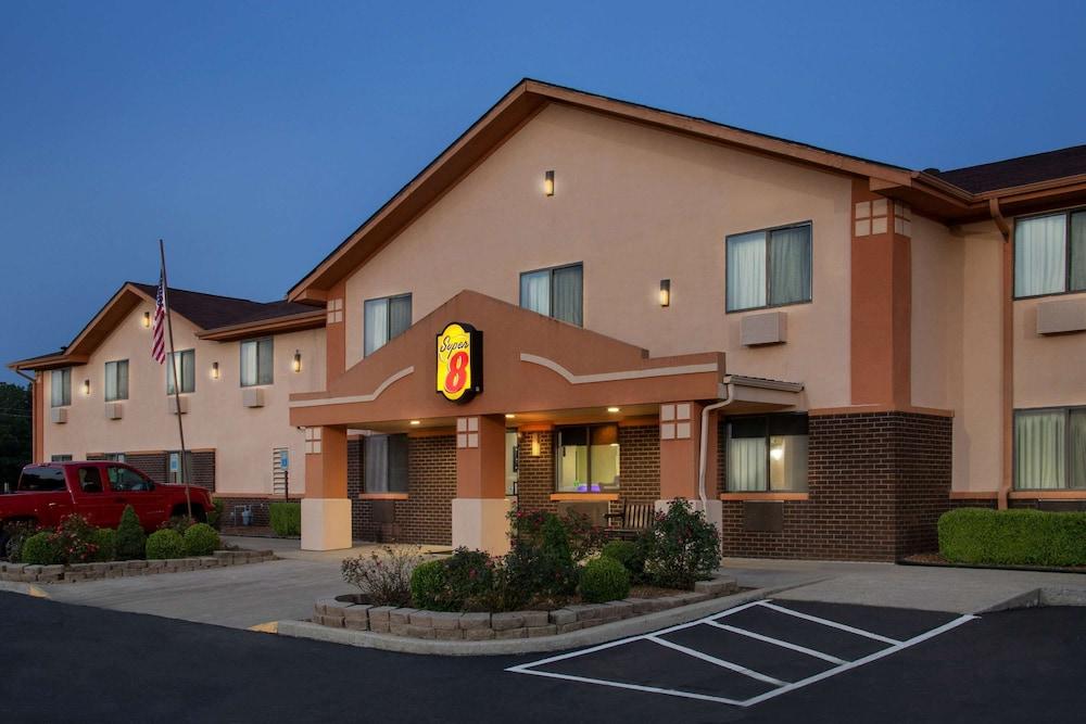 Super 8 by Wyndham Mayfield photo 22