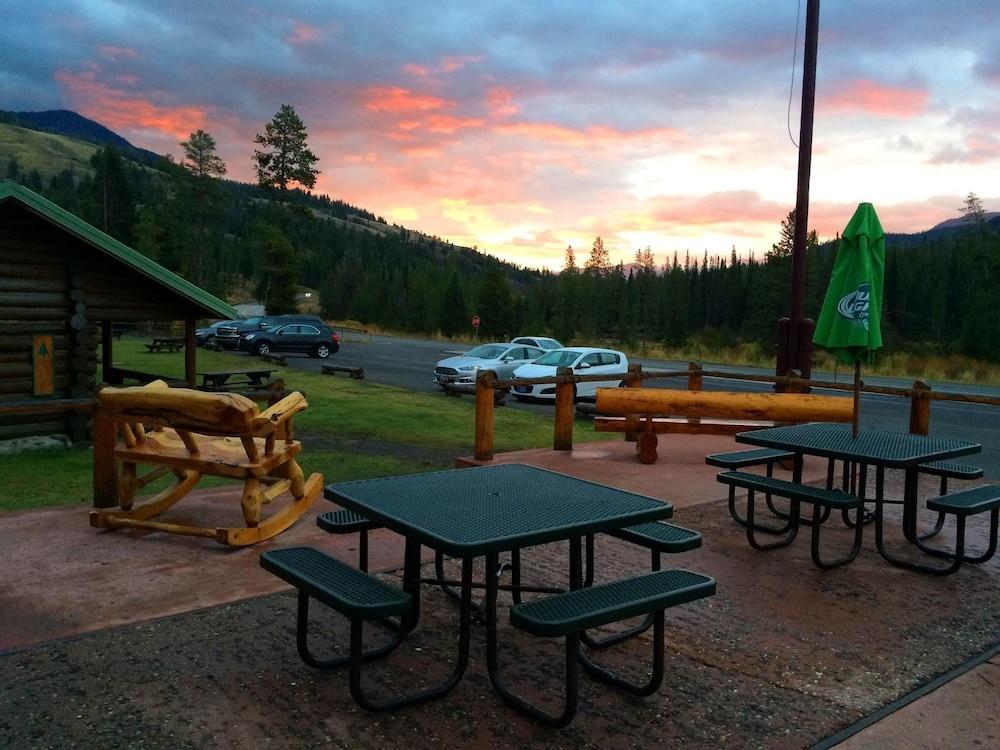 Pahaska Tepee Resort photo 17