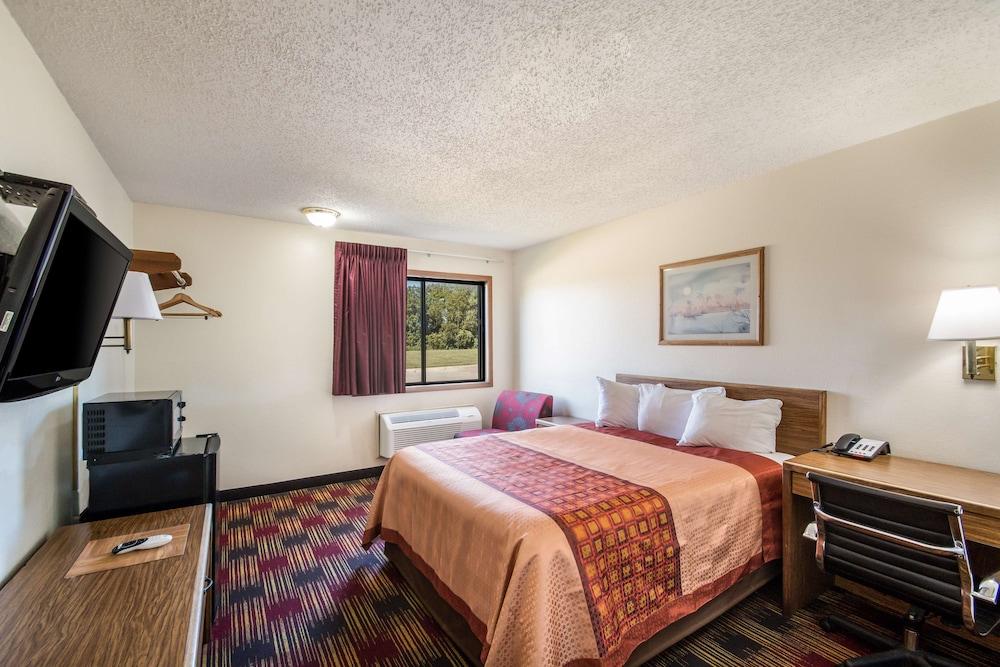 Americas Best Value Inn & Suites Harrisonville photo 2