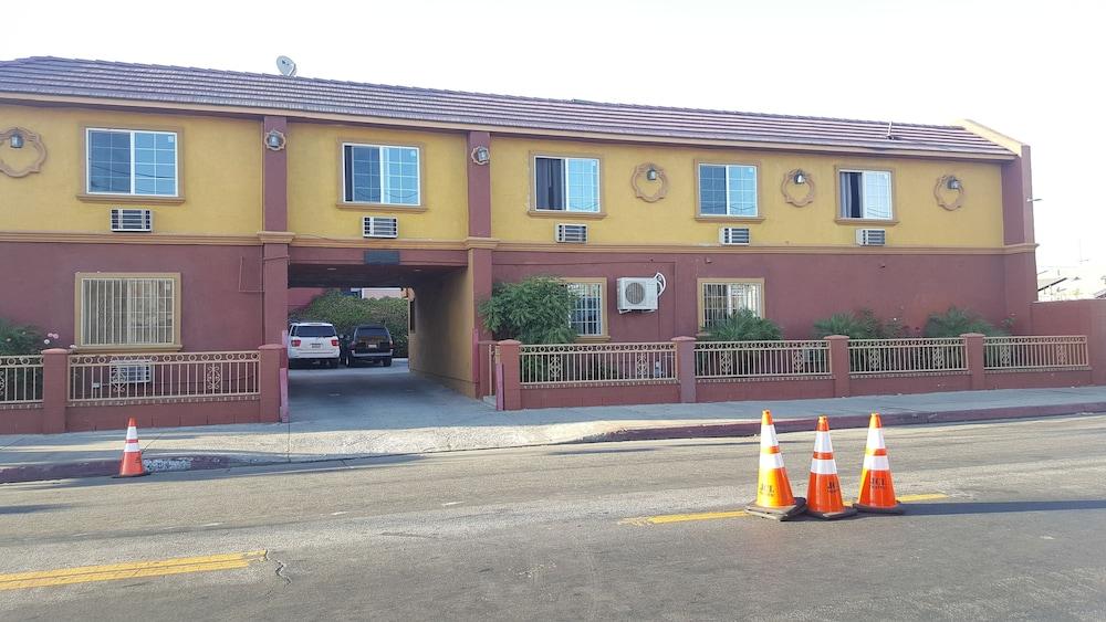 Central Inn Motel on 41 Street photo 28