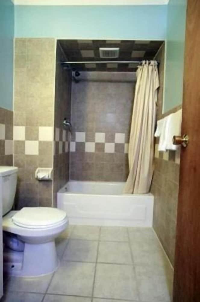 Meadowbrook Motor Lodge photo 21