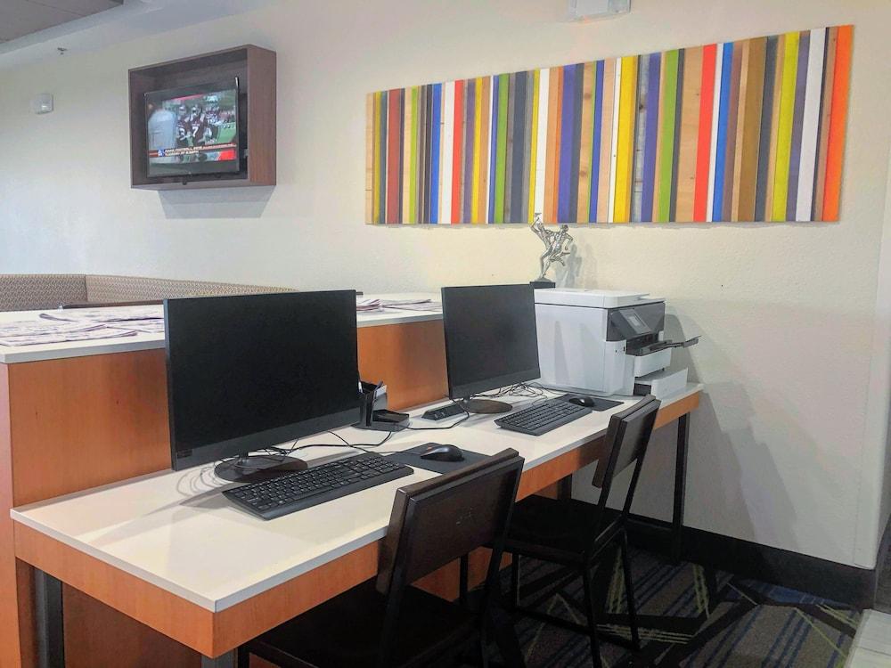 Holiday Inn Express & Suites Hearne by IHG photo 16