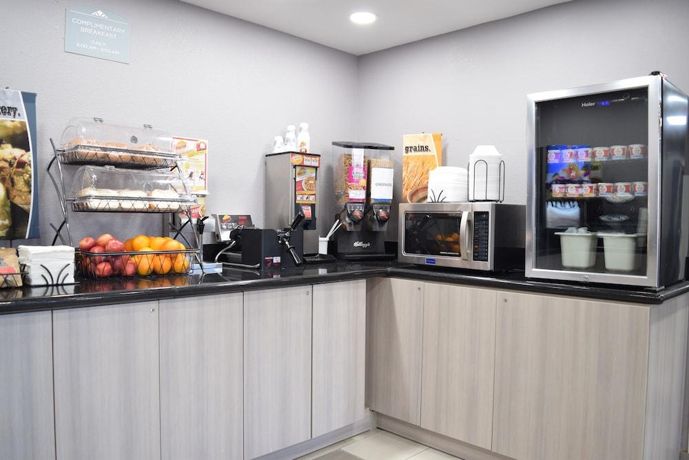 Microtel Inn & Suites by Wyndham Raleigh photo 47