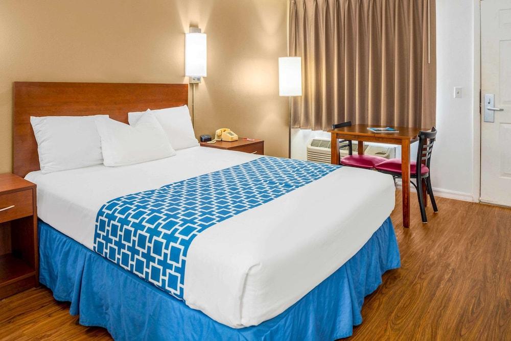 Econo Lodge Crystal River photo 22