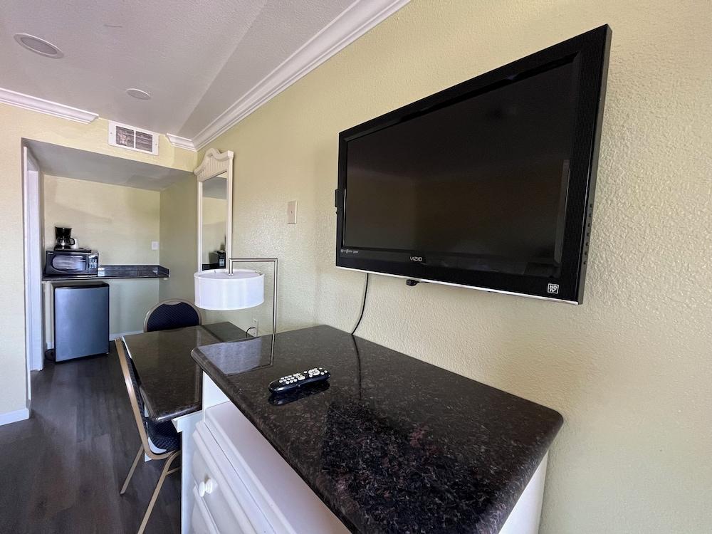 American Inn Grover Beach photo 12