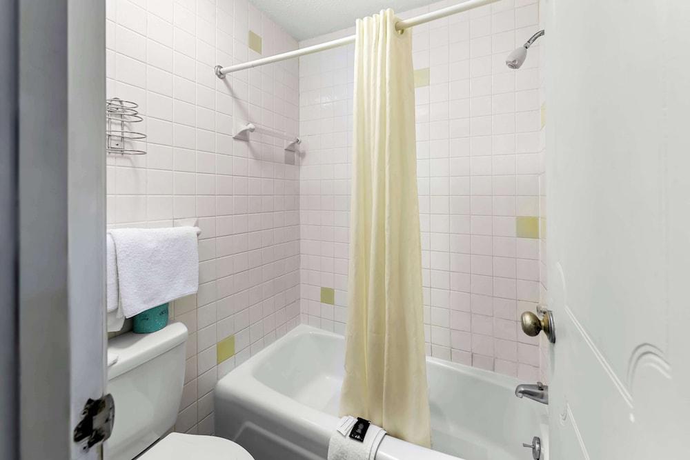 Americas Best Value Inn Marion, OH photo 23