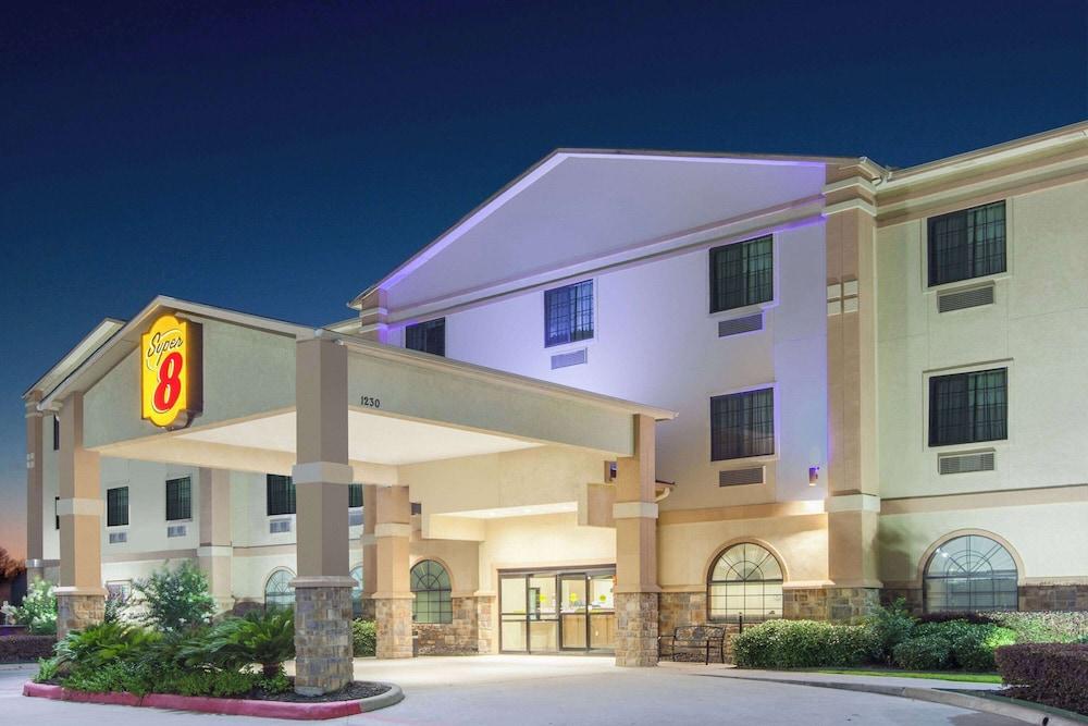 Super 8 by Wyndham IAH West/Greenspoint photo 53