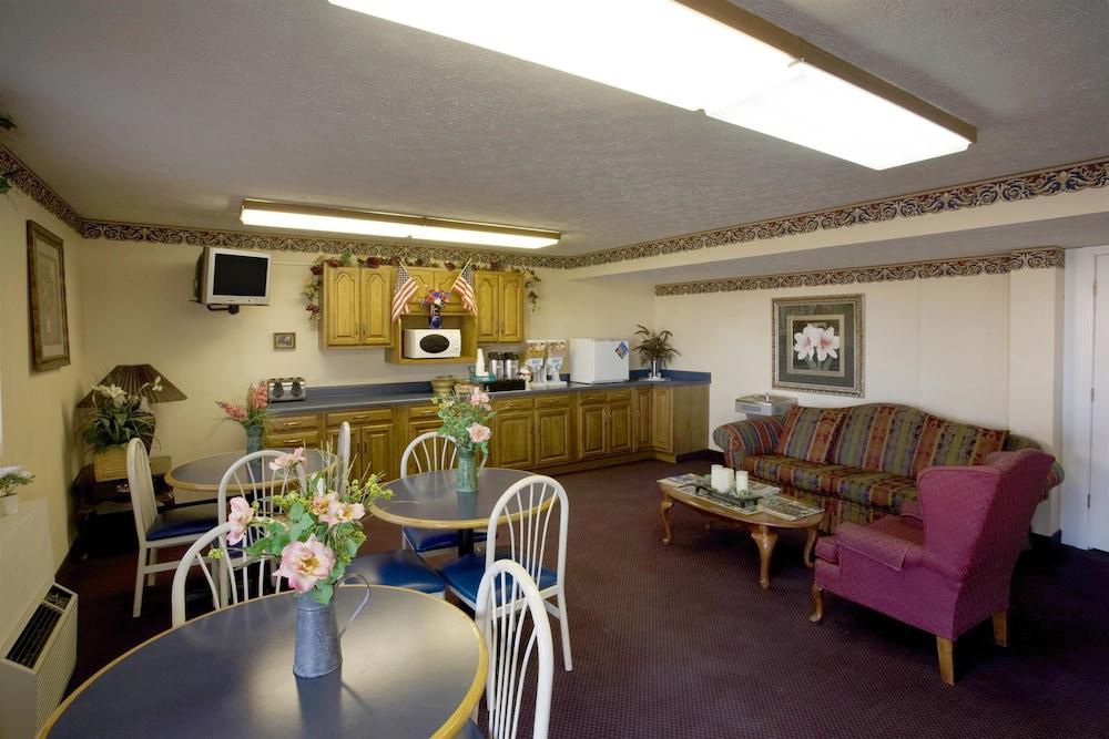 Americas Best Value Inn Litchfield photo 11