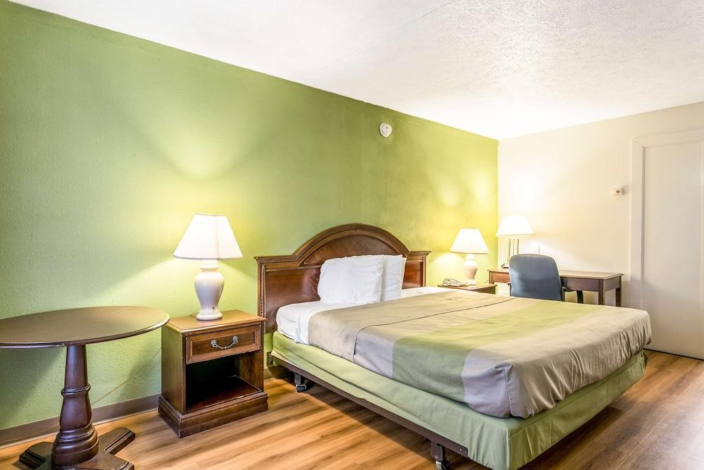 Americas Best Value Inn Edgewood photo 9