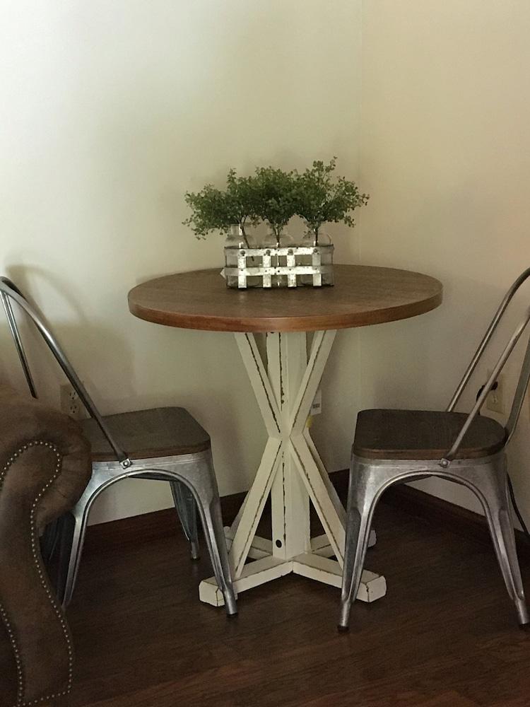 Bullwinkles Rustic Lodge photo 7